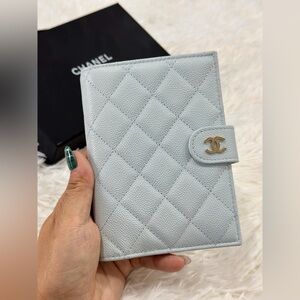 CHANEL 2 in 1 Passport holder / Wallet
